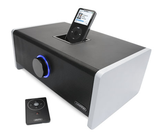 Illustration for article titled iPod Dock Bracket FINALE, Altec Lansing IMV712 vs. Griffin Amplifi